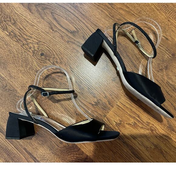 Badgley Mischka Infinity Embellished Mid Block Heel Sandals Black Satin Sz 9.5 - Picture 1 of 9